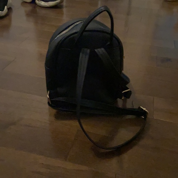 A small backpack - Picture 2 of 4